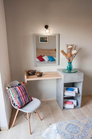 Egyptian cotton sheets, in-room safe, blackout drapes, soundproofing - Argo Apartments (Chania)