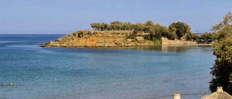 Beach nearby, beach bar