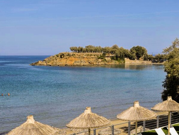 Beach nearby, beach bar