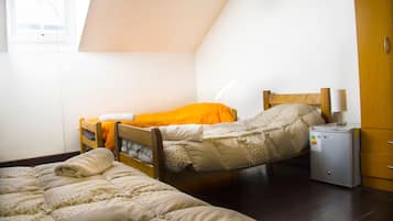 Standard Triple Room, 3 Single Beds, Non Smoking | Iron/ironing board, free WiFi, bed sheets