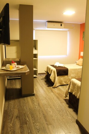 In-room safe, iron/ironing board, free WiFi, bed sheets - Savannah Cordoba Hotel (Córdoba)