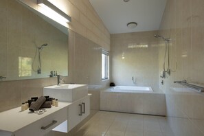 Vila, 1 quarto | Banheiro | Secador de cabelo (mediante solicitação), toalhas de banho