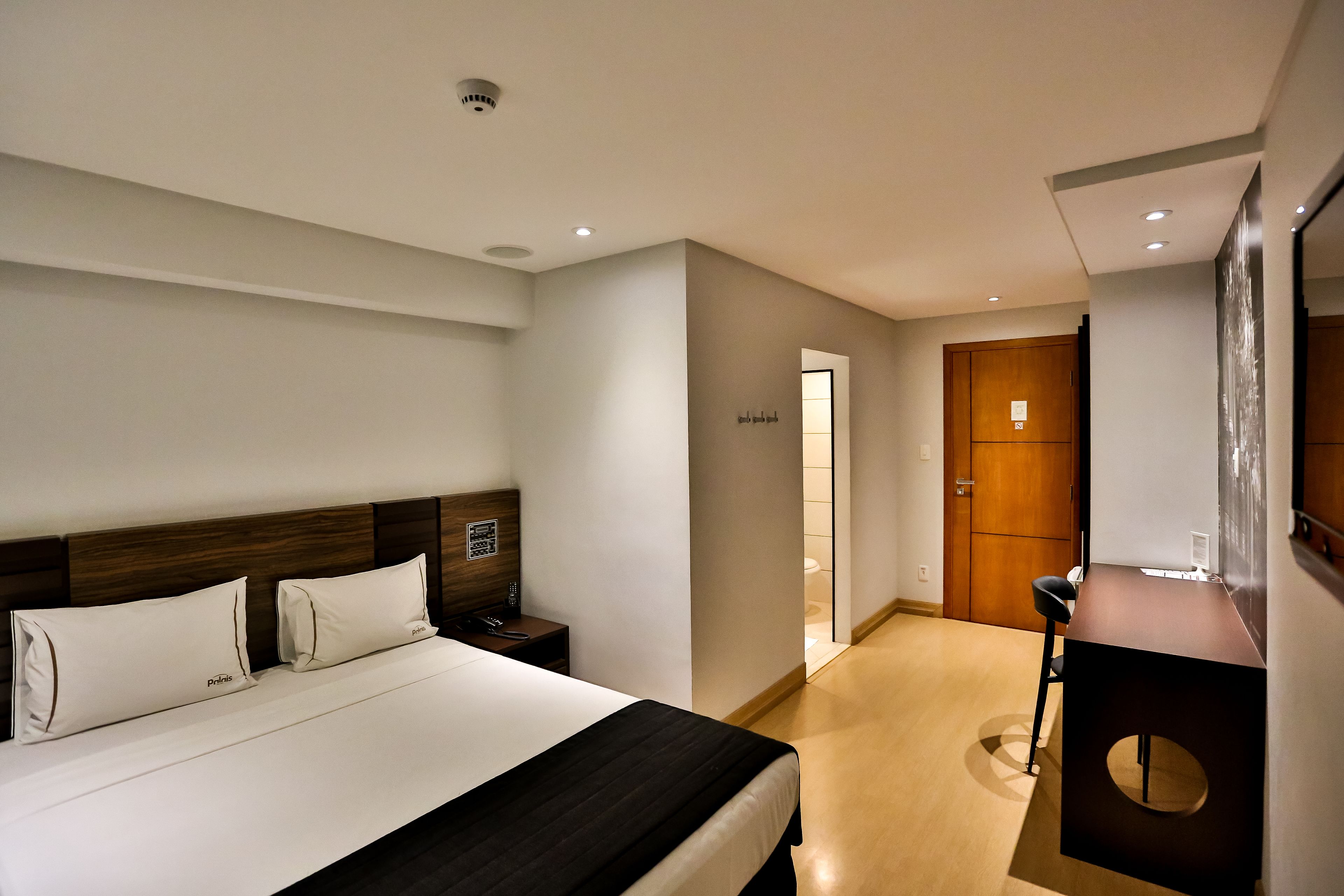 deluxe double or twin room | minibar, in-room safe, free wifi, bed sheets