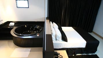 Luxury Double Room, Jetted Tub (Master) | Jetted bathtub