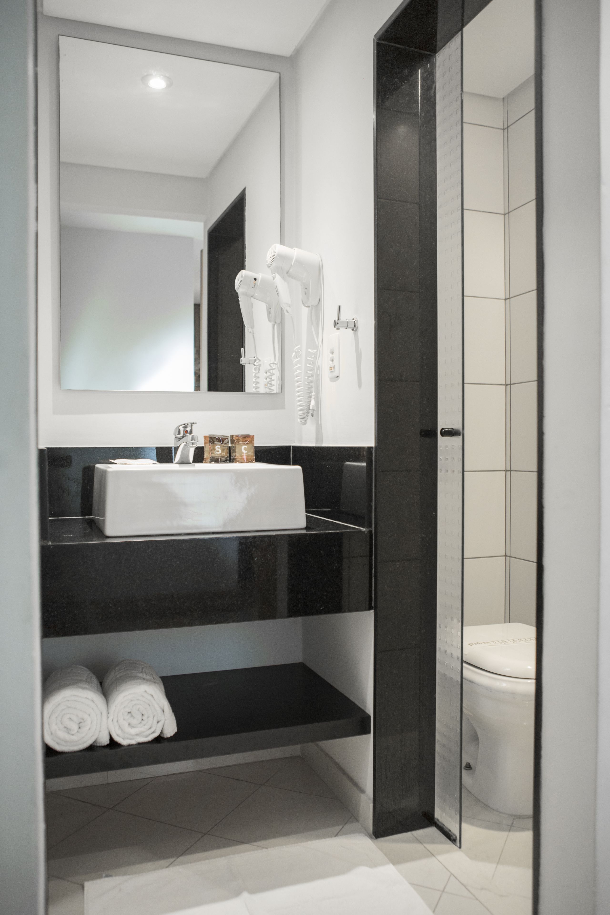 deluxe single room | bathroom | free toiletries, hair dryer, towels