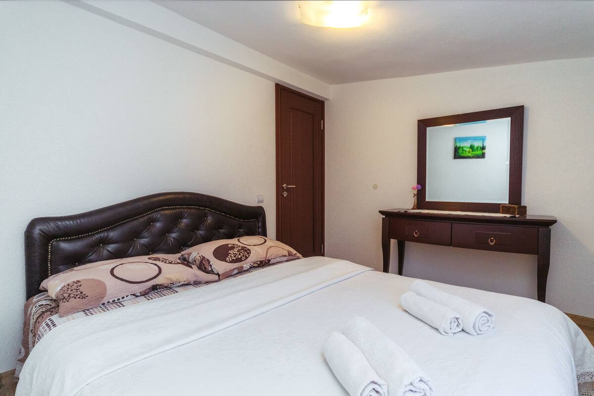Panoramic Apartment, 2 Bedrooms, Balcony, Partial Sea View | Frette Italian sheets, iron/ironing board (on request), WiFi (free)