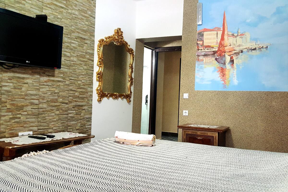 Comfort Double Room, Kitchenette, Mountain View | Frette Italian sheets, iron/ironing board (on request), WiFi (free)