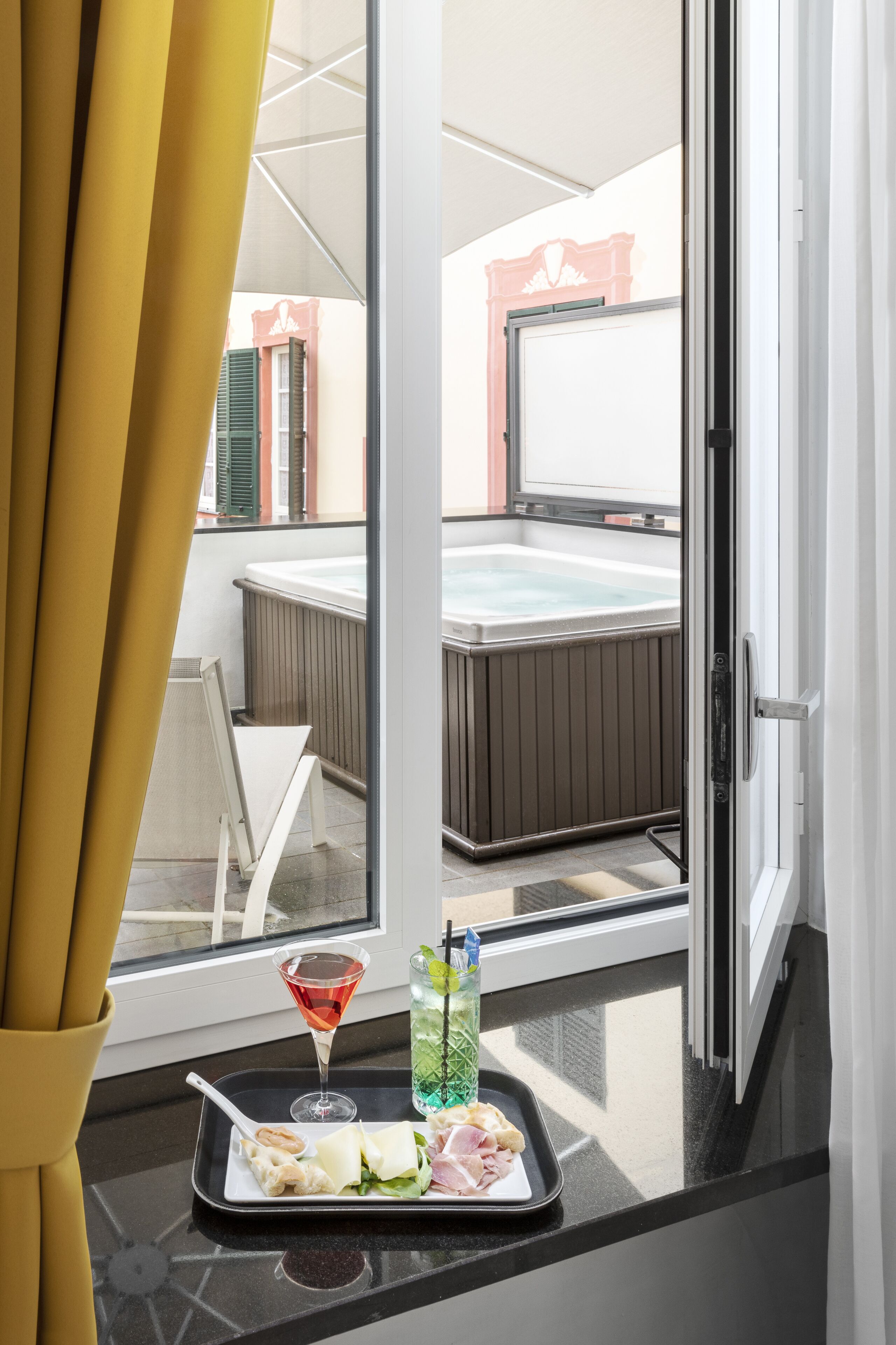 executive room, terrace | 1 bedroom, premium bedding, down duvets, minibar