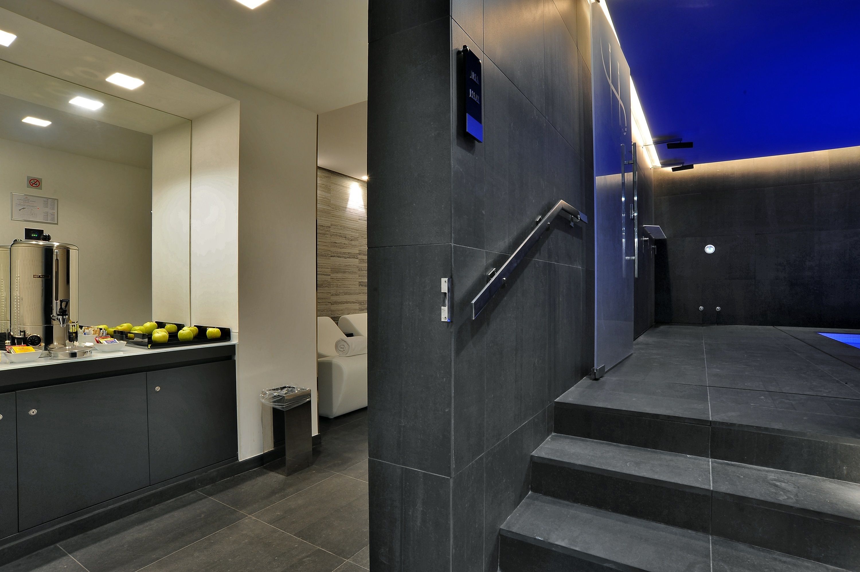 couples treatment room(s), sauna, hot tub, steam room