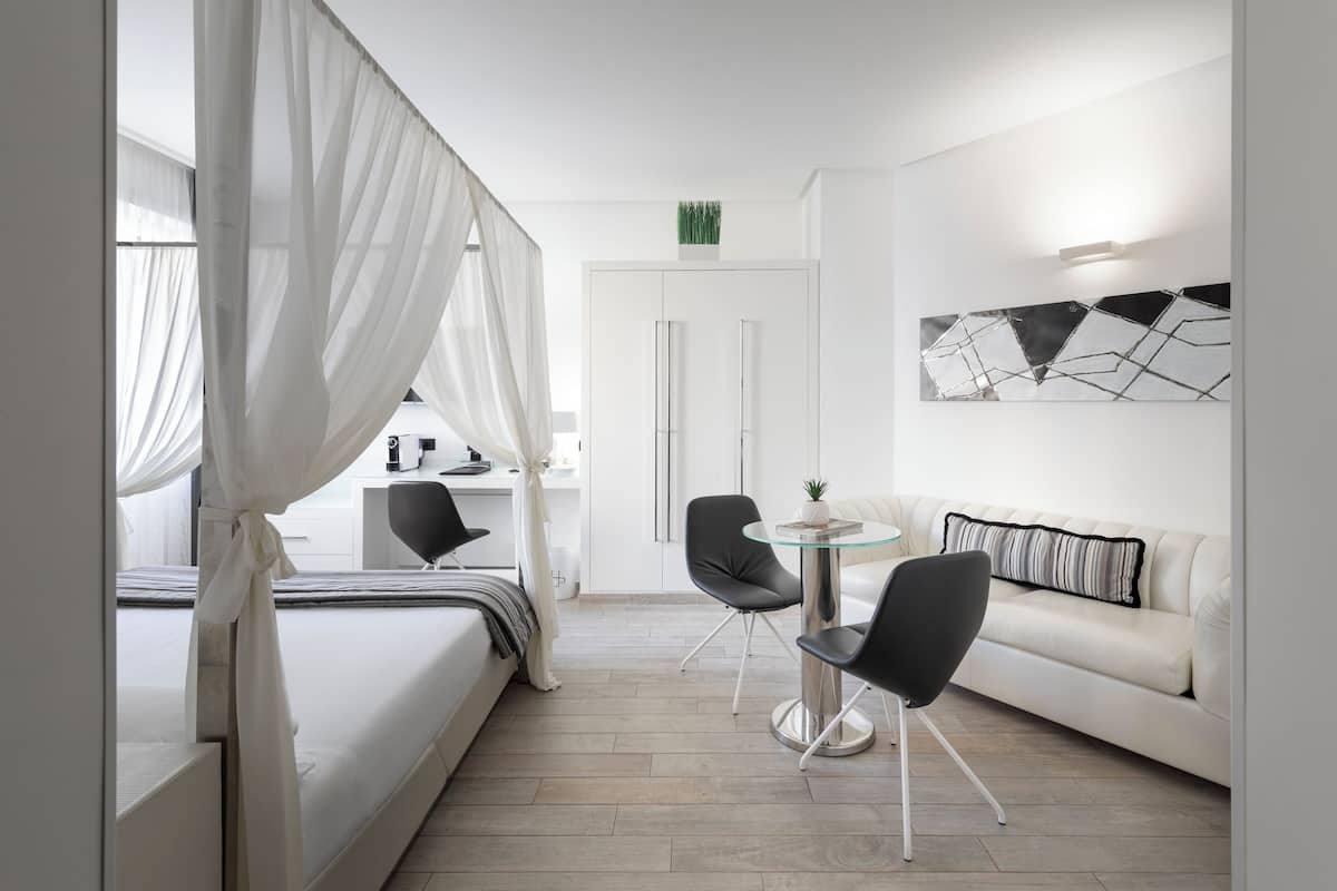 1 bedroom, premium bedding, down comforters, minibar
