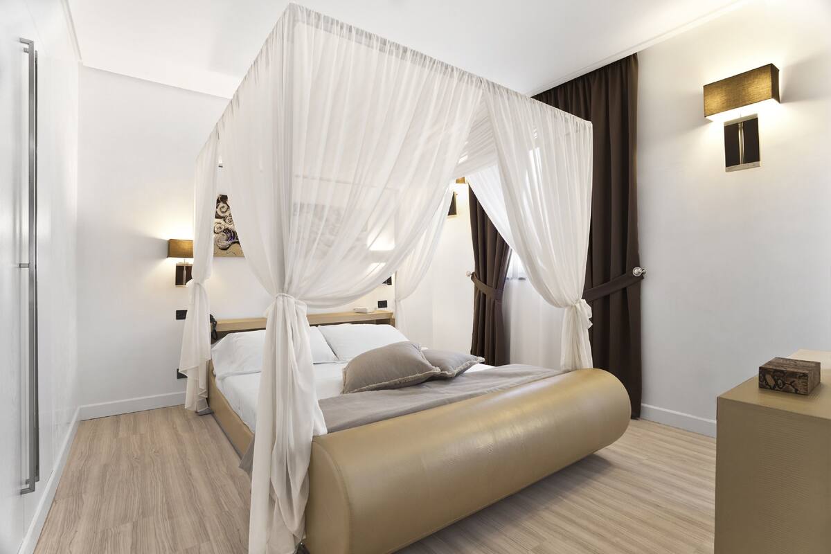 Premium bedding, down duvets, minibar, in-room safe