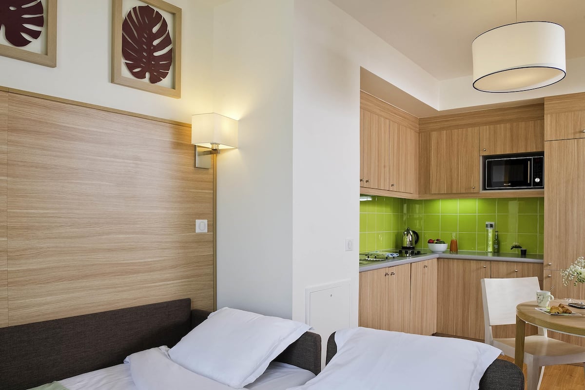 1 bedroom, in-room safe, desk, soundproofing