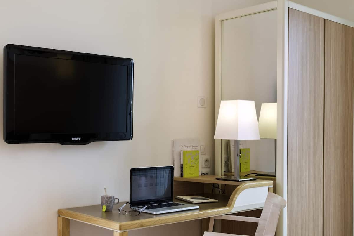 Studio, Beberapa Tempat Tidur | 1 kamar tidur, brankas, meja kerja, dan kedap suara