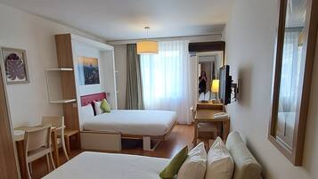 Studio, Multiple Beds | In-room safe, desk, soundproofing, iron/ironing board