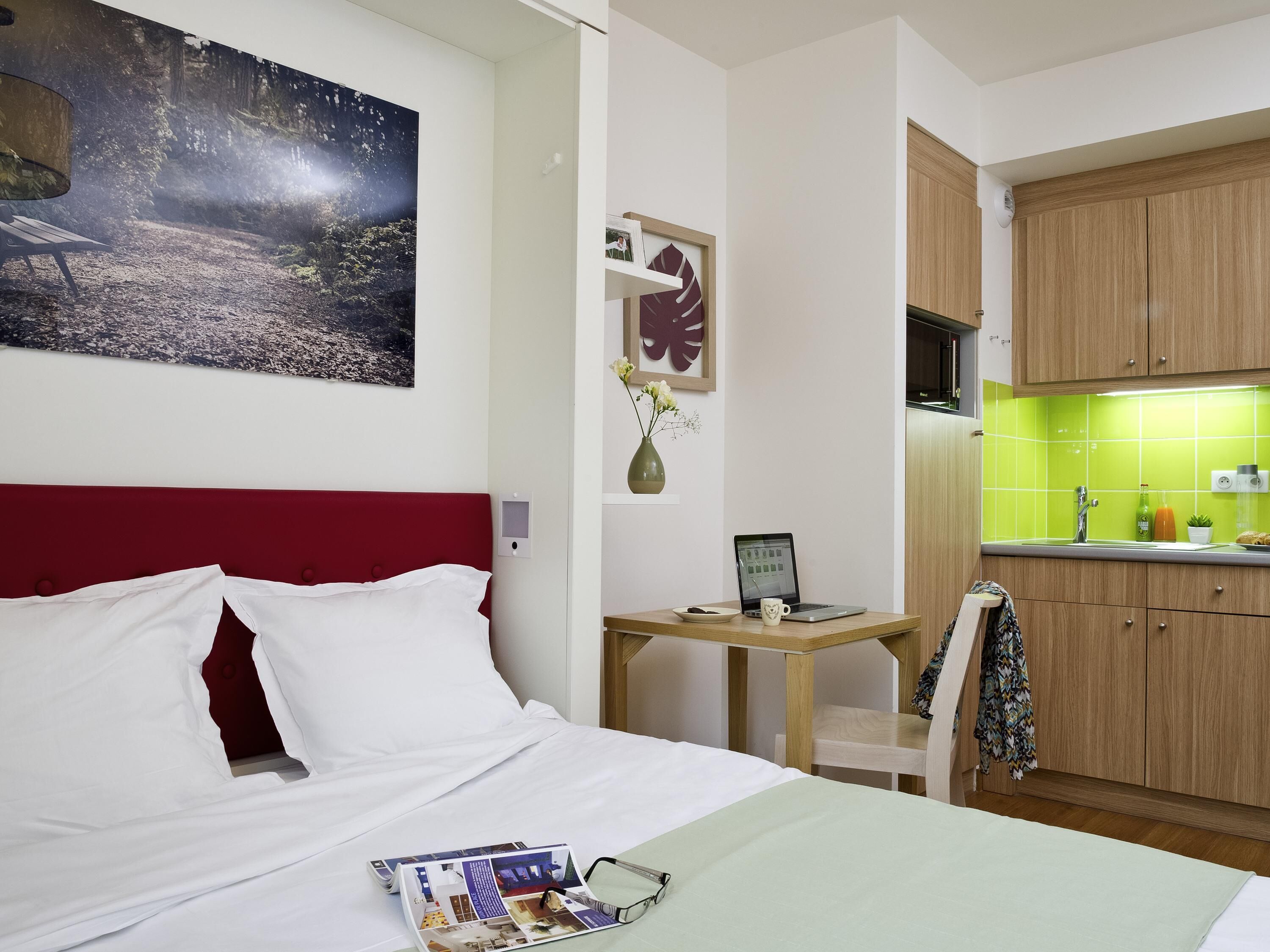 Studio, 1 Double Bed | In-room safe, desk, soundproofing, iron/ironing board