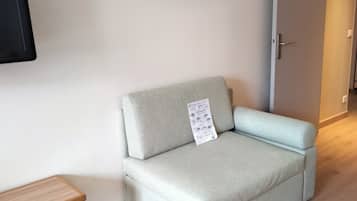 Studio, Multiple Beds | In-room safe, desk, soundproofing, iron/ironing board