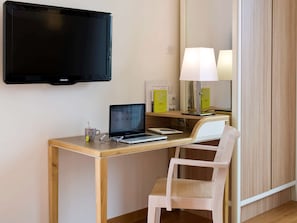 1 bedroom, in-room safe, desk, soundproofing