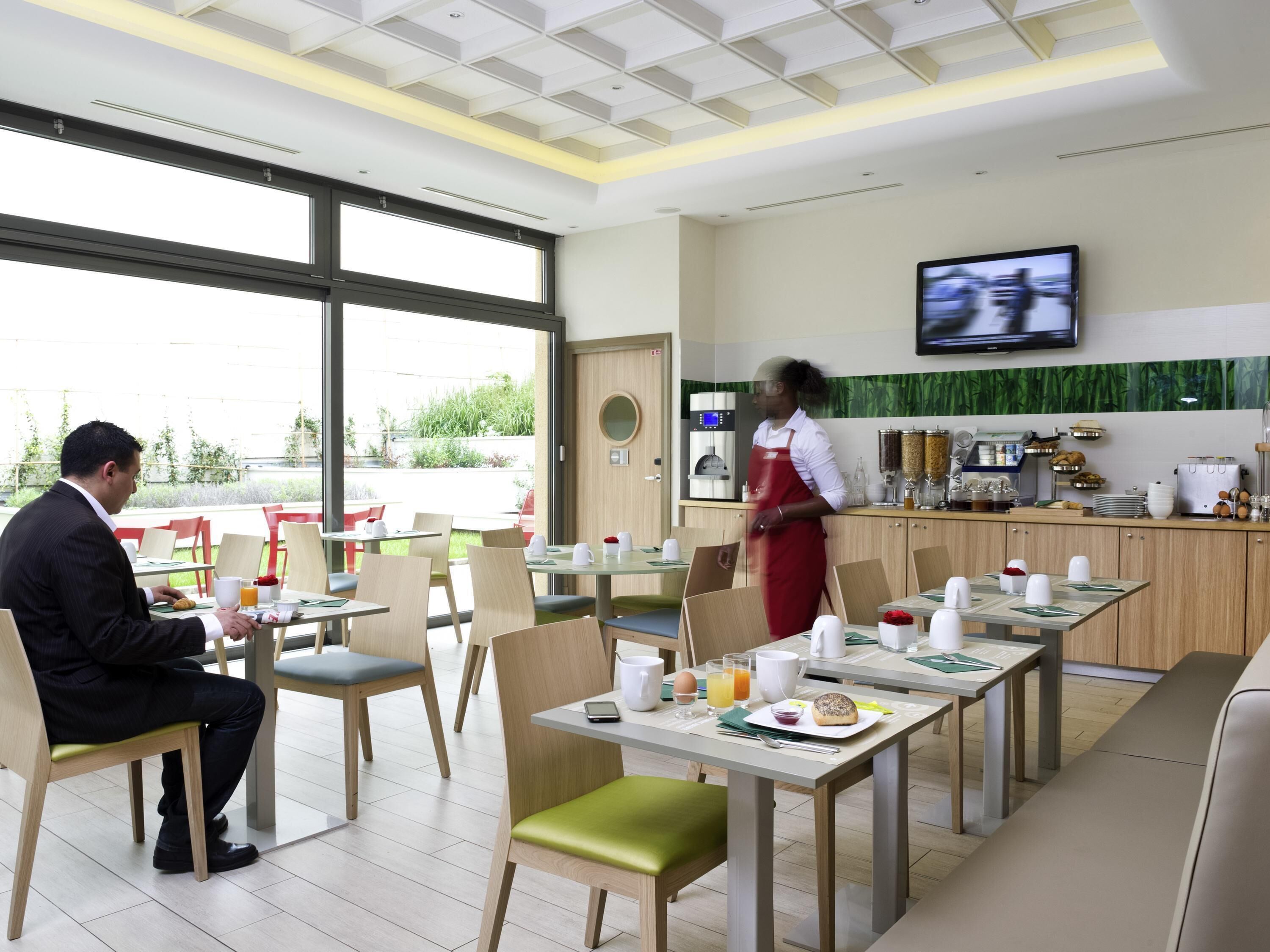 Daily buffet breakfast for a fee