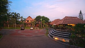 Front of property - evening/night - Bumi Linggah Villas Bali (Batubulan)