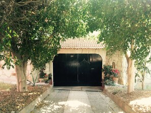 Fachada de la propiedad