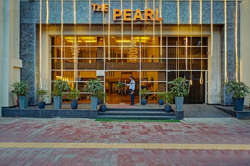Hotel The Pearl - Newly Renovated in City Centre