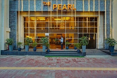 Hotel The Pearl - Newly Renovated in City Centre