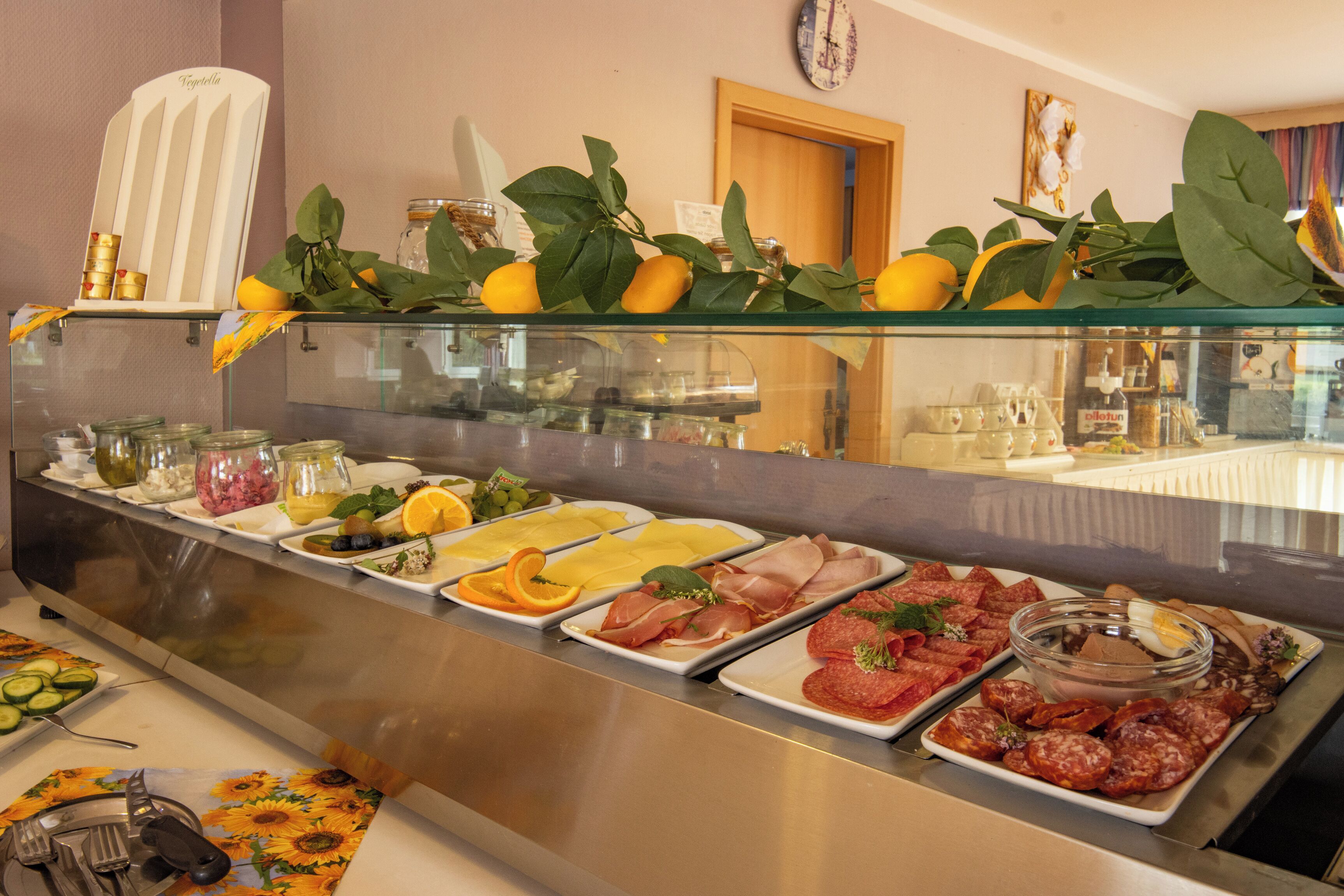 Petit déjeuner buffet servi tous les jours en supplément