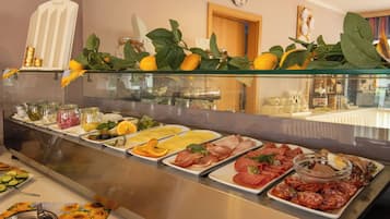 Petit déjeuner buffet servi tous les jours en supplément