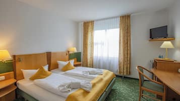 Chambre Double Standard | Bureau, Wi-Fi gratuit, décoration personnalisée, draps fournis