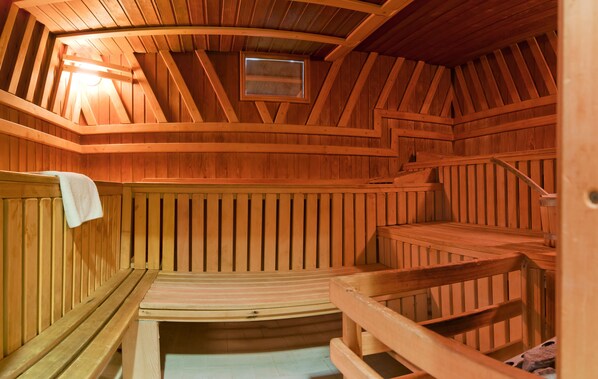 Massage/treatment rooms, massages