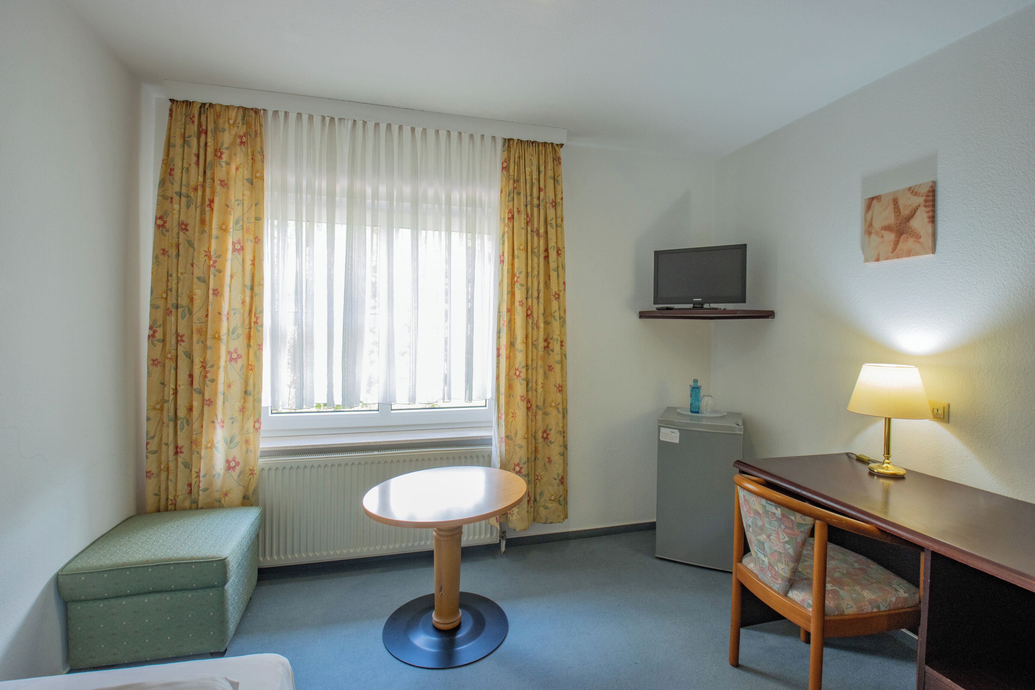 Single Room | Desk, free WiFi, individually decorated, bed sheets