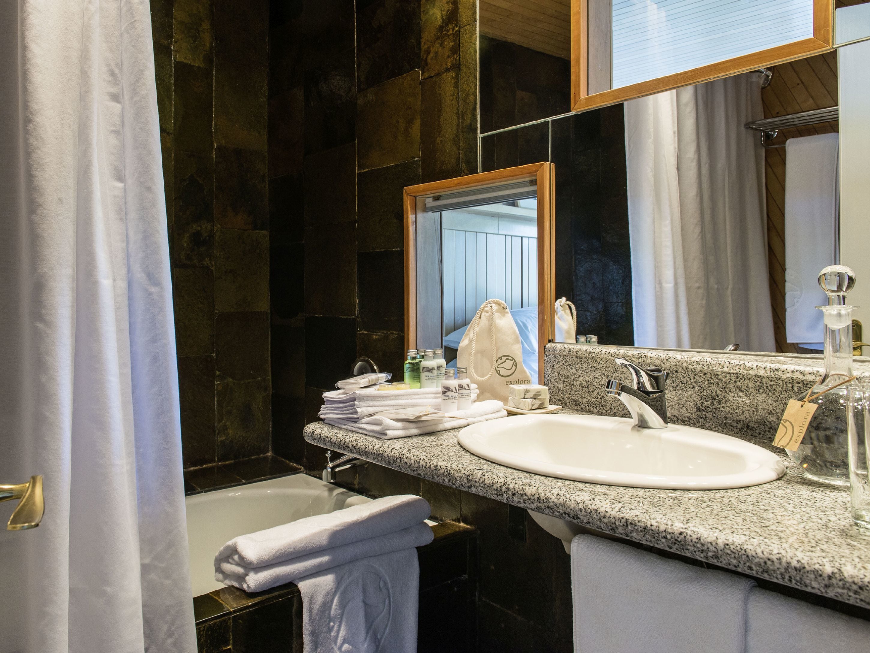 combined shower/bathtub, jetted bath, rainfall showerhead