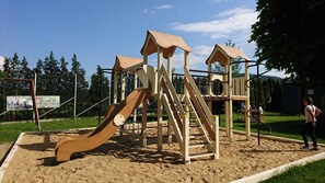 Área de juegos infantiles al aire libre