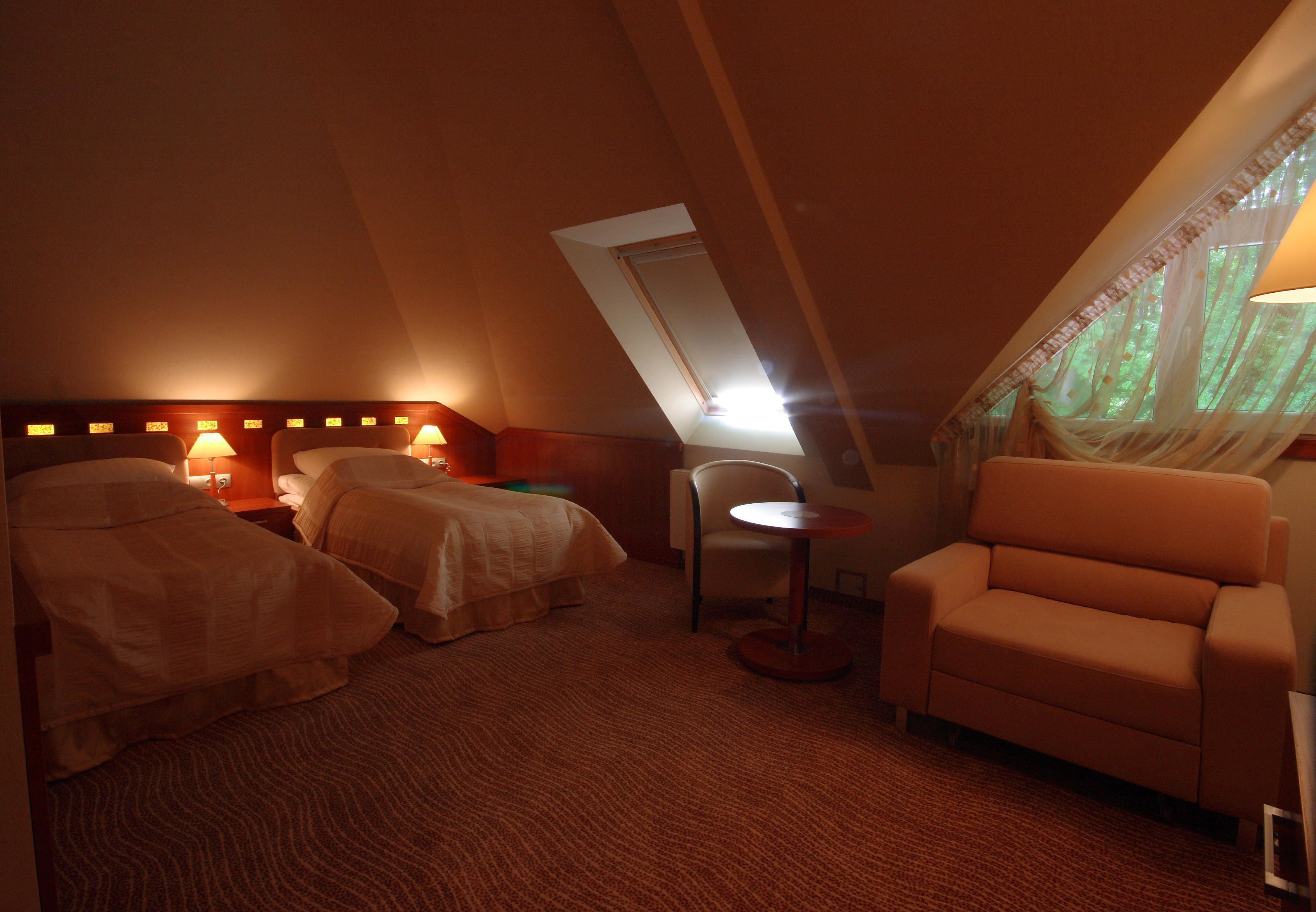 comfort double or twin room | minibar, in-room safe, desk, iron/ironing board