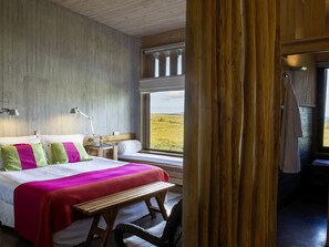 Premium bedding, down comforters, pillowtop beds, in-room safe - explora Rapa Nui (Hanga Roa)