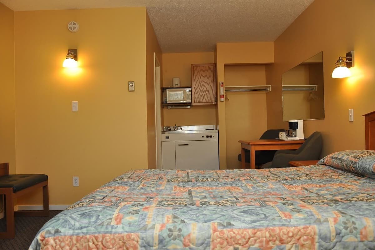Habitación, 1 cama de matrimonio, no fumadores, cocina básica | Tabla de planchar con plancha, cunas gratuitas, wifi gratis