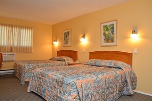 Iron/ironing board, free cribs/infant beds, free WiFi, bed sheets - Canadas Best Value Inn Kelowna (Kelowna)