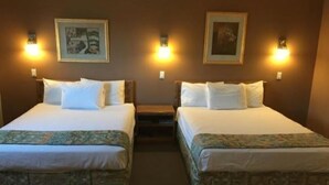Iron/ironing board (on request), cribs (free), WiFi (free), bed sheets - Canadas Best Value Inn Kelowna (Kelowna)