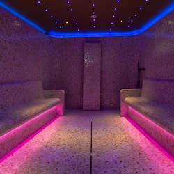 Couples treatment rooms, body treatments, aromatherapy