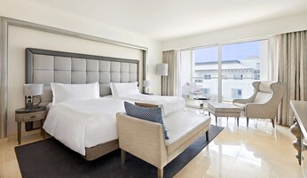 Literie hypoallergénique, minibar, coffres-forts dans les chambres