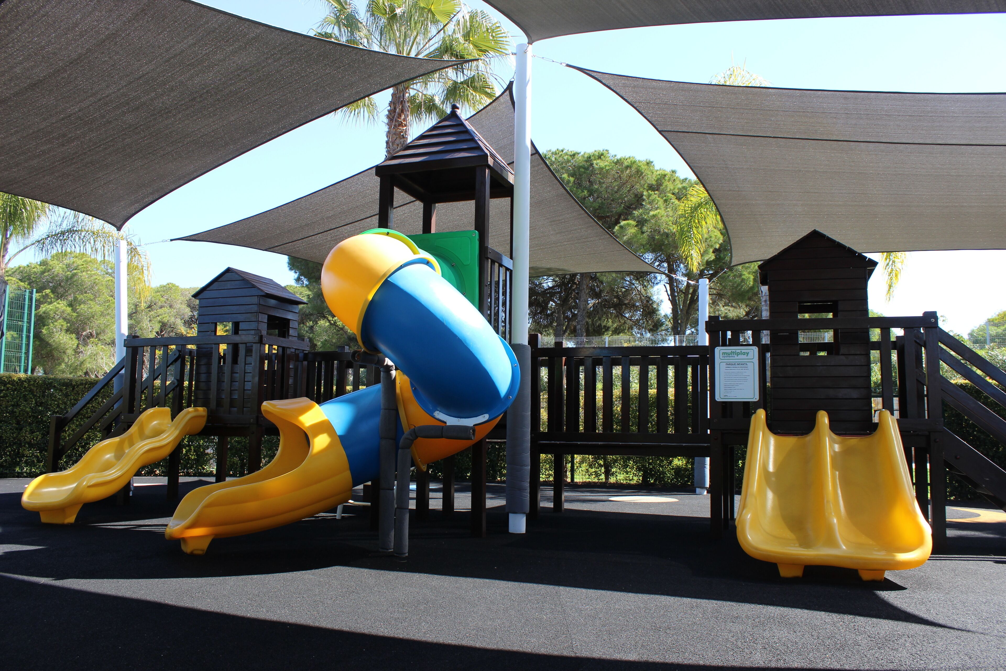 Children’s play area – outdoor