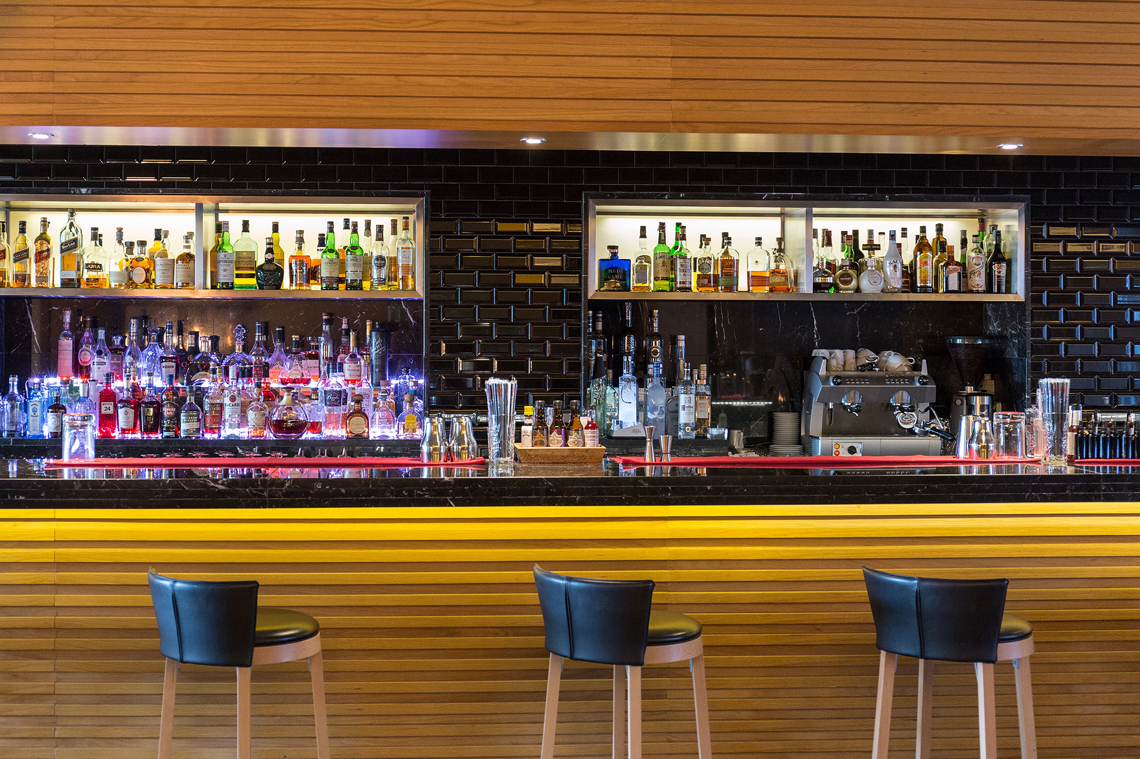 Bar (trong khuôn viên)