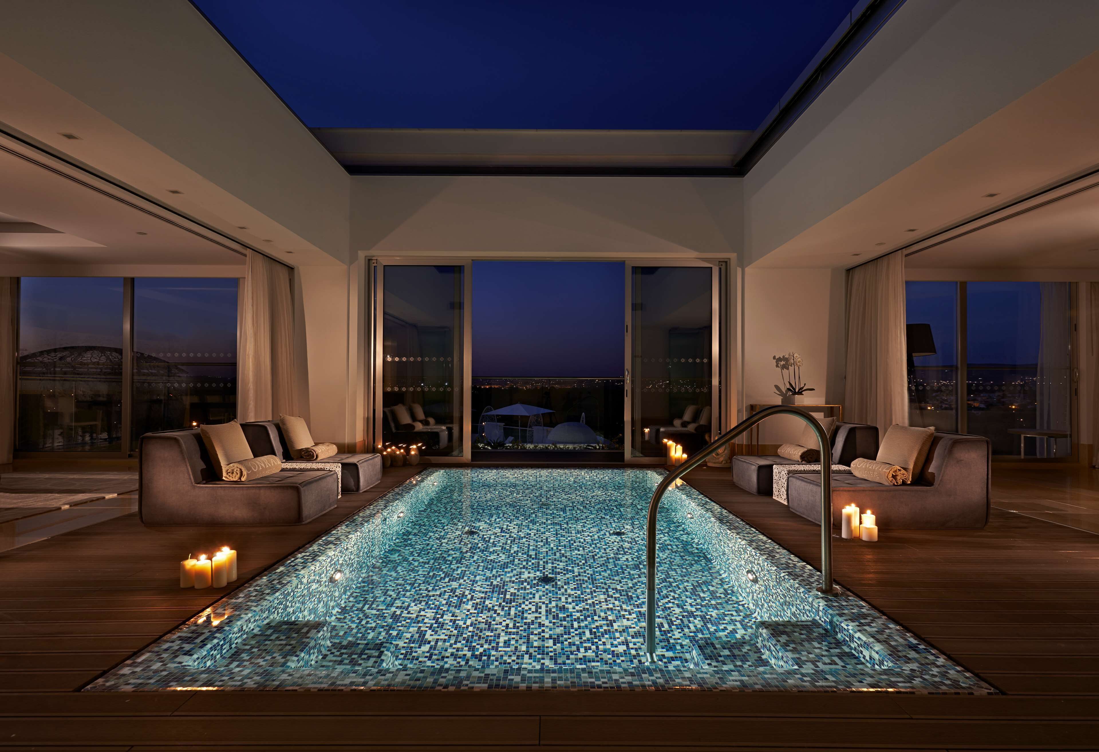 Ático, 1 cama de matrimonio grande (Infinity) | Piscina | Una piscina cubierta, una piscina al aire libre