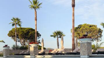 Indoor pool, outdoor pool, pool cabanas (surcharge), pool loungers
