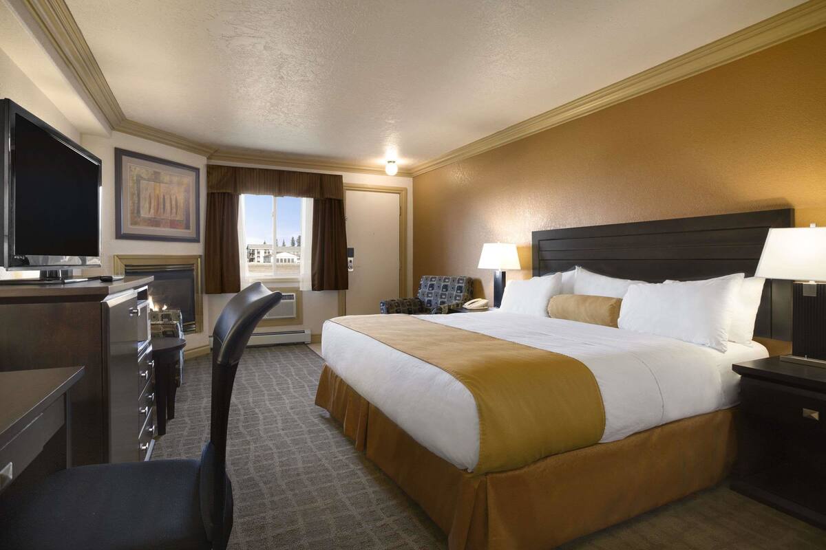 1 bedroom, hypo-allergenic bedding, desk, iron/ironing board