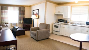Junior Suite, 1 Queen Bed, Non Smoking, Kitchen | 1 bedroom, hypo-allergenic bedding, desk, iron/ironing board