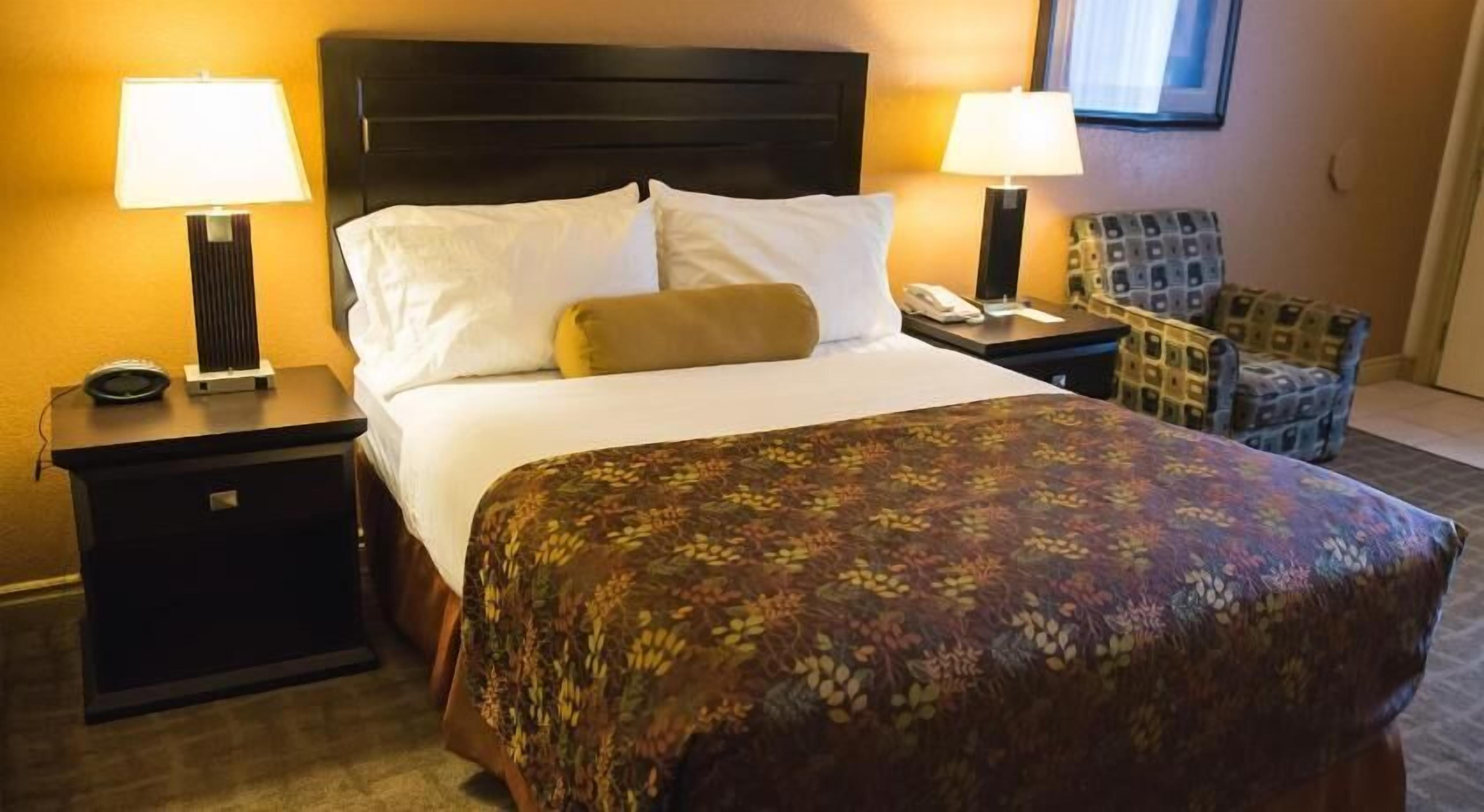 1 bedroom, hypo-allergenic bedding, desk, iron/ironing board