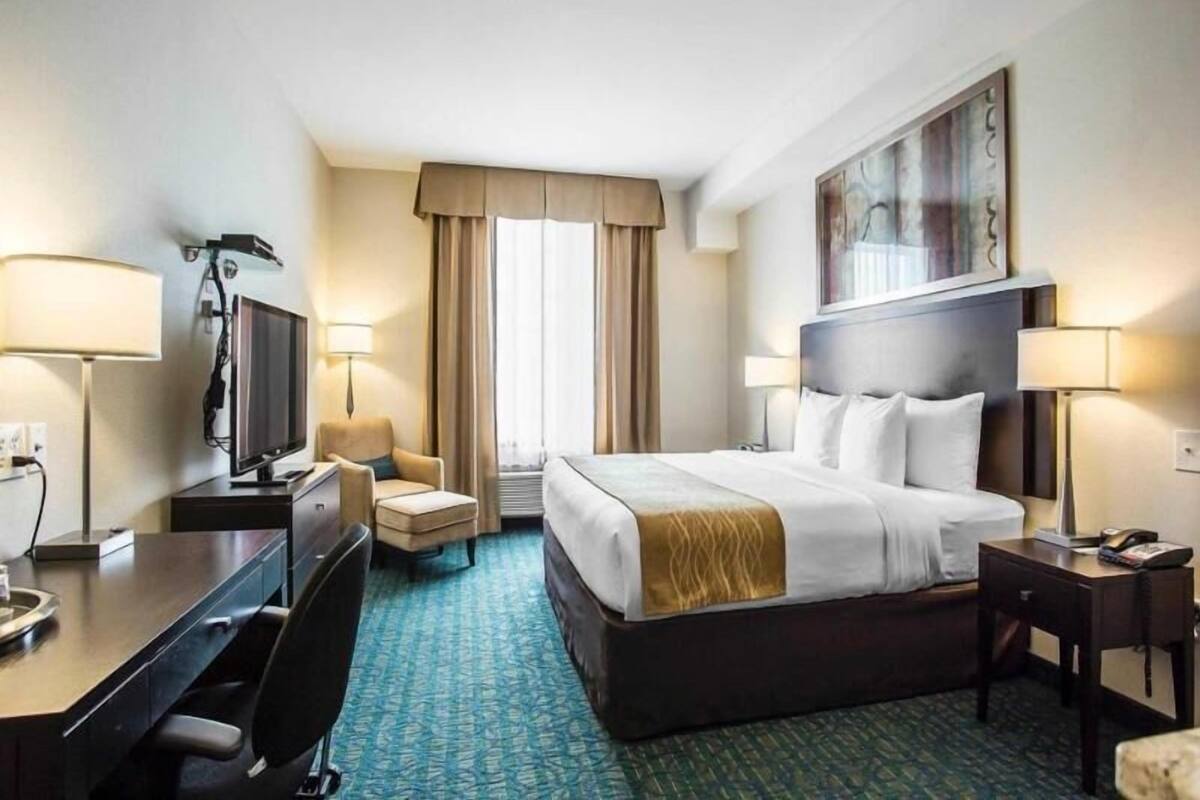 1 bedroom, in-room safe, desk, blackout curtains