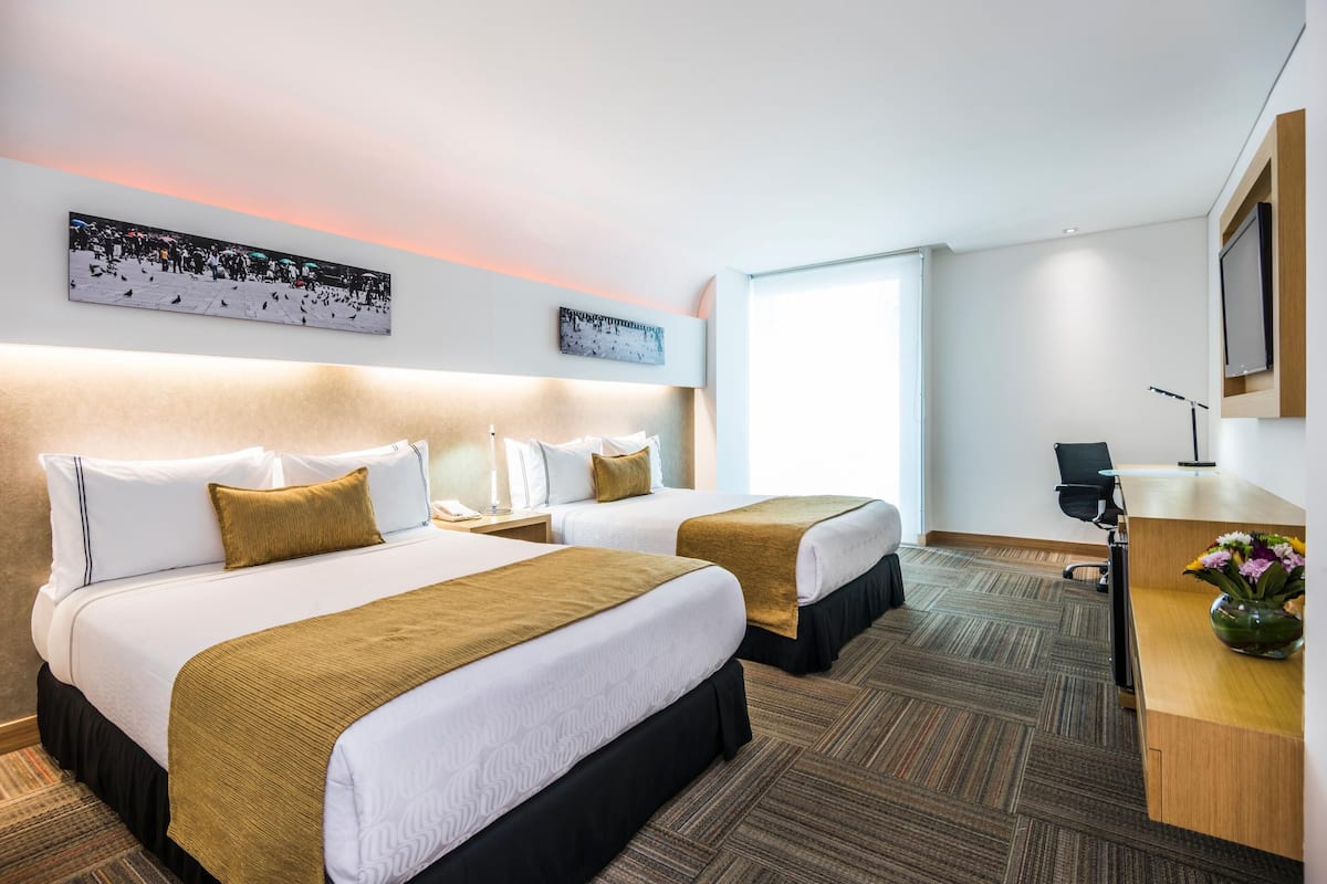 1 bedroom, premium bedding, in-room safe, desk