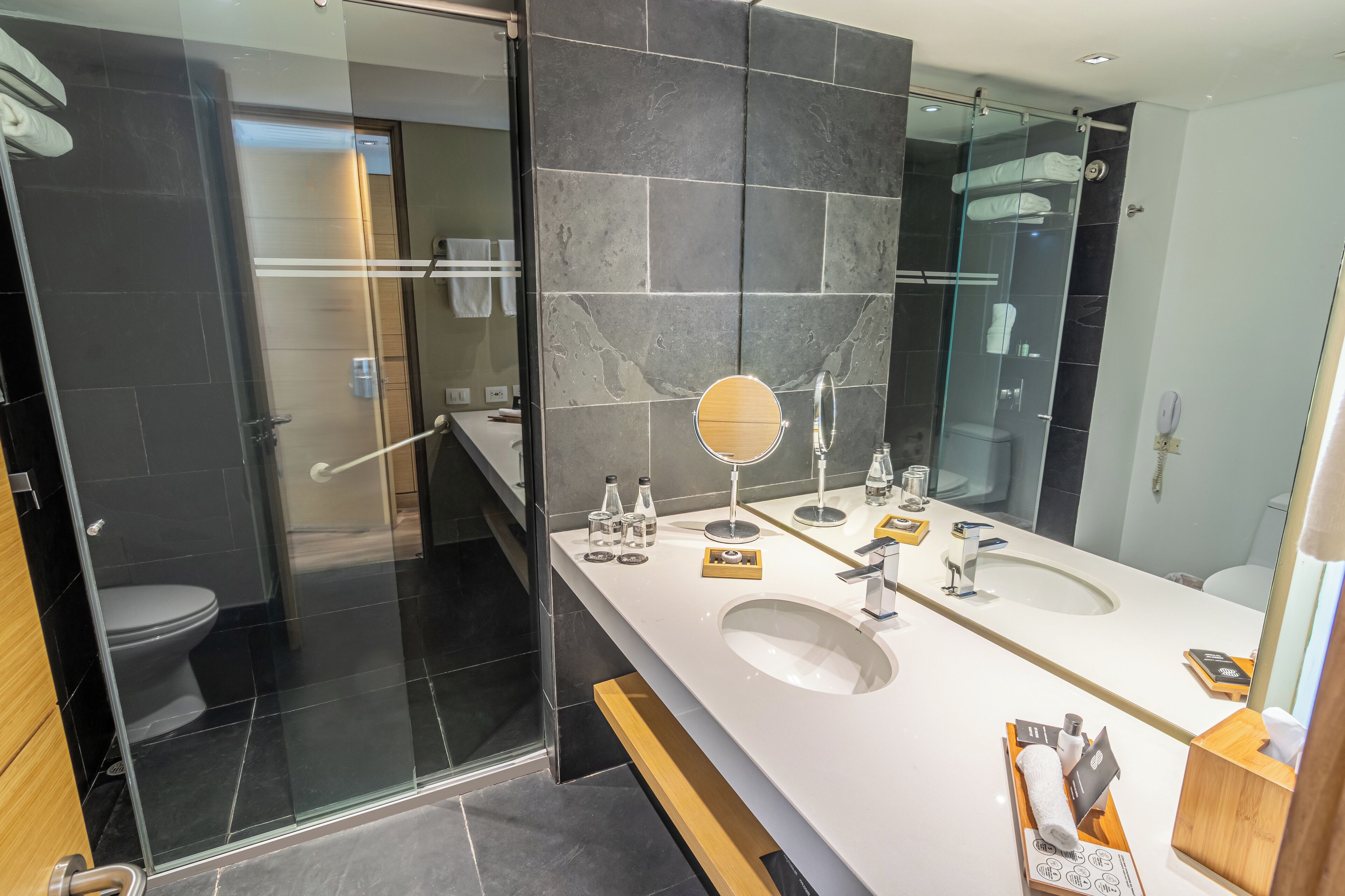 superior room, 1 king bed | 1 bedroom, premium bedding, in-room safe, desk